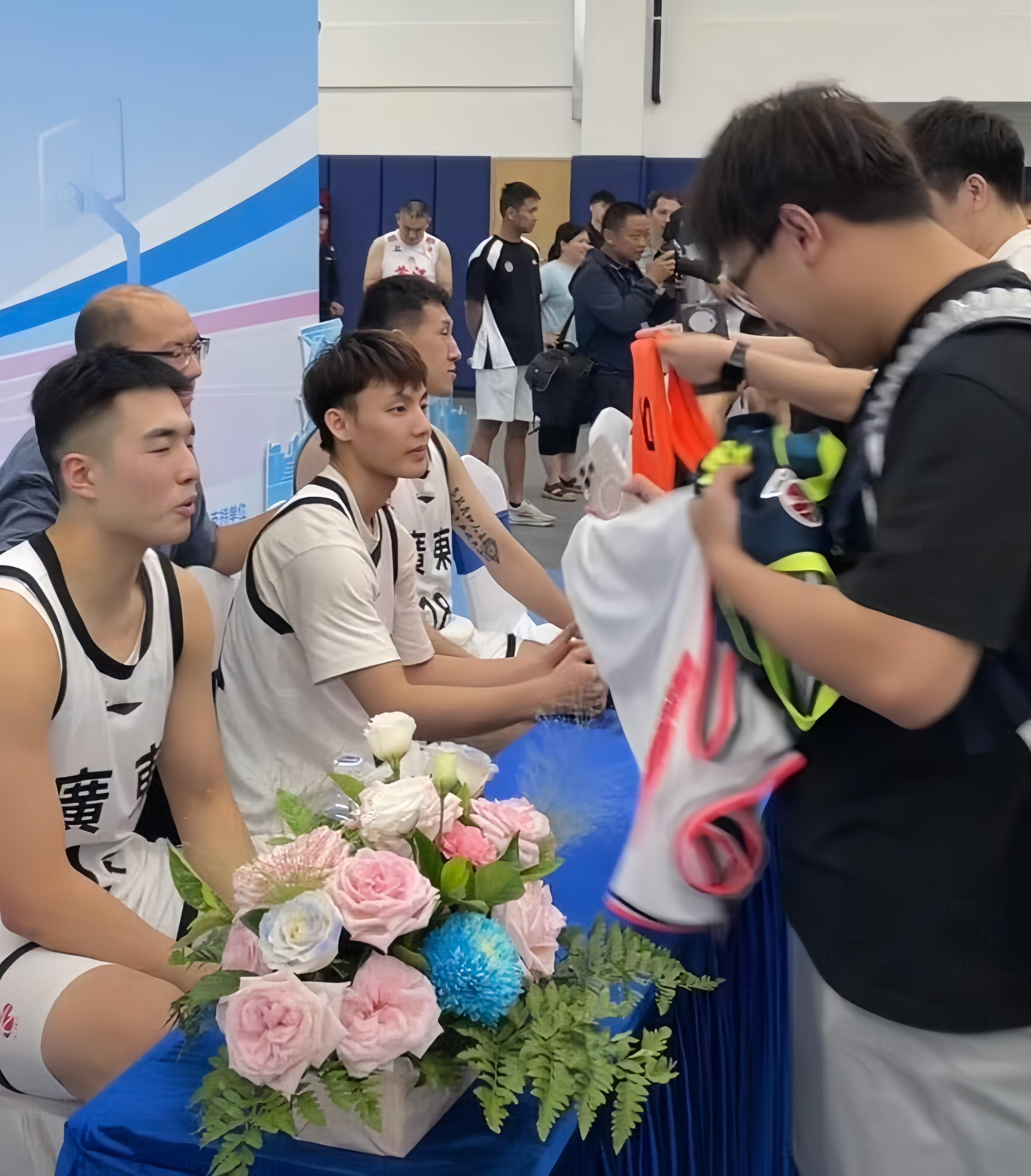 关于深圳男篮迎荷甲关键赛，今晚临场应变，底气十足，阵容厚度经受考验的信息